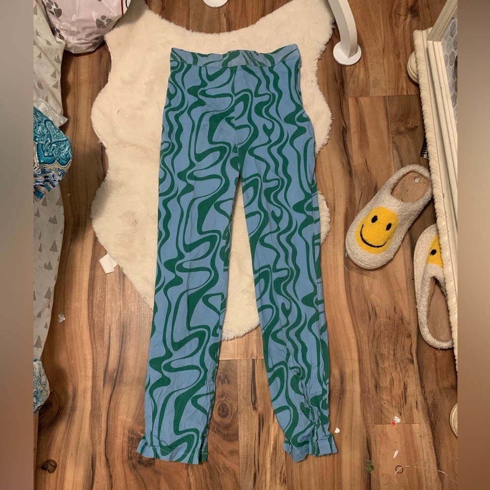 VRG pants tag says size 14, but fit like a size 8